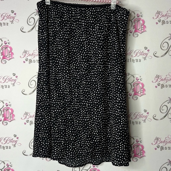 Max Studio Dresses & Skirts - Max Studio skirt stretchy polka dot Black and White Dotted Midi Skirt